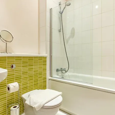 Entertainment | Near Attractions | Comfortable Apartamento