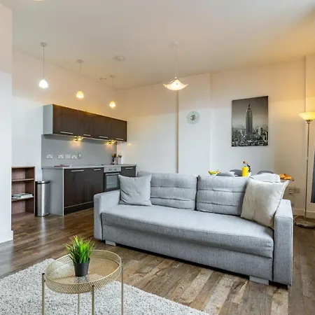 Entertainment | Near Attractions | Comfortable * Birmingam